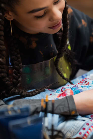 How to embroider your clothes