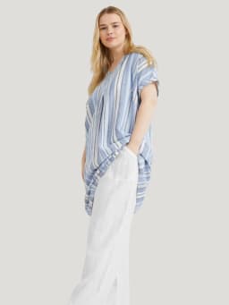 Light and airy linen clothes for summer. Light and airy linen clothes for summer.