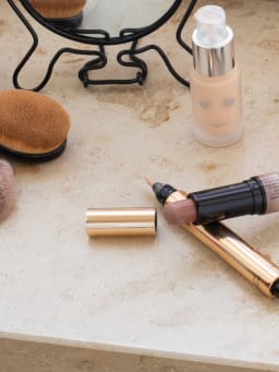 Make-up tips for round faces  Make-up tips for round faces
