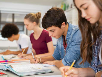 Auslandsjahr Möglichkeiten: Schüler schreiben im Unterricht mit. Auslandsjahr Möglichkeiten: Schüler schreiben im Unterricht mit.
