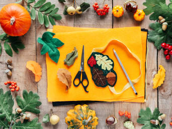 Lesezeichen basteln – Herbstliches Lesezeichen zum Basteln mit Kindern. Lesezeichen basteln – Herbstliches Lesezeichen zum Basteln mit Kindern.