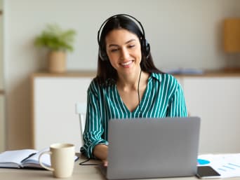 Online-Vorstellungsgespräch: Bei einem Bewerbungsgespräch online sind Hintergrund und technische Ausstattung wichtig. Online-Vorstellungsgespräch: Bei einem Bewerbungsgespräch online sind Hintergrund und technische Ausstattung wichtig.