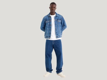 What is a relaxed fit? – a man wearing a casual pair of relaxed jeans. What is a relaxed fit? – a man wearing a casual pair of relaxed jeans.