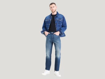 What is a tapered fit? – a man wearing a pair of tapered fit jeans. What is a tapered fit? – a man wearing a pair of tapered fit jeans.
