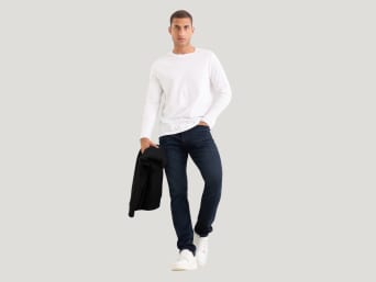 Different types of jeans for men – a man wearing a comfortable pair of Flex-Jeans. Different types of jeans for men – a man wearing a comfortable pair of Flex-Jeans.