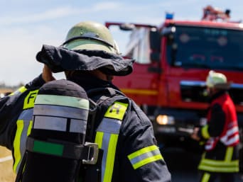 Freiwillige Feuerwehr Ausbildung: Einsatzkräfte rücken aus.  Freiwillige Feuerwehr Ausbildung: Einsatzkräfte rücken aus.