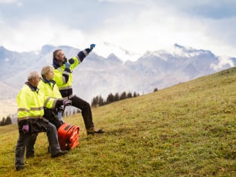 Ehrenamt im Rettungsdienst: Ehrenamtliche Helfer bei der Bergrettung.  Ehrenamt im Rettungsdienst: Ehrenamtliche Helfer bei der Bergrettung.