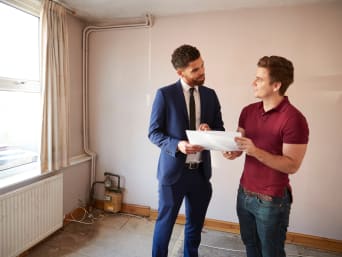 Unterlagen für die Wohnungsbesichtigung vorbereiten. Unterlagen für die Wohnungsbesichtigung vorbereiten.