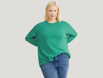 Clothes for an apple shaped body: by wearing loose-fitting tops you can make your upper body look slimmer. Clothes for an apple shaped body: by wearing loose-fitting tops you can make your upper body look slimmer.