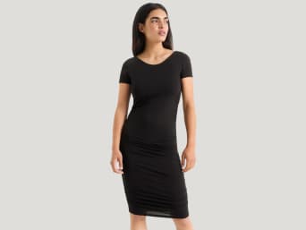 Dresses for an hourglass figure: A-line or wrap dresses with a slight neckline are a great choice for women with an hourglass body. Dresses for an hourglass figure: A-line or wrap dresses with a slight neckline are a great choice for women with an hourglass body.