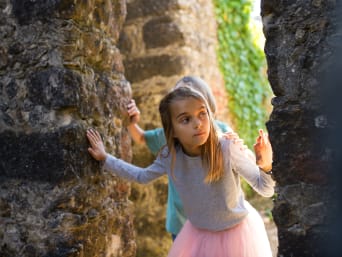 Geschiedenis beleven – Kinderen tussen twee kasteelmuren. Geschiedenis beleven – Kinderen tussen twee kasteelmuren.