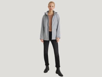 Weatherproof Gorpcore jackets: hard and softshell jackets are versatile for everyday wear. Weatherproof Gorpcore jackets: hard and softshell jackets are versatile for everyday wear.