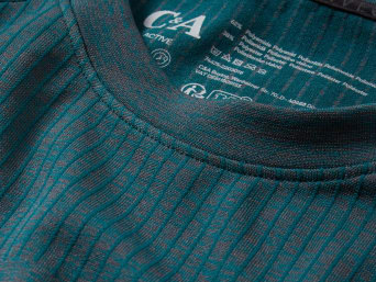 Washing functional clothing: washing symbols on a T-shirt. Washing functional clothing: washing symbols on a T-shirt.