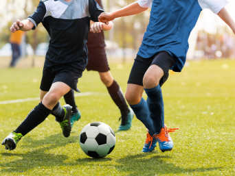 Fussball Sport: Blick auf ein Fussballspiel auf dem Rasen. Fussball Sport: Blick auf ein Fussballspiel auf dem Rasen.