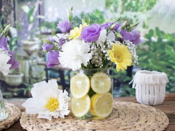 Mediterraans tuinfeestversiering-idee met boho-tinten. Mediterraans tuinfeestversiering-idee met boho-tinten.