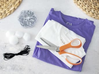 Halloween crafts: materials needed to make a ghost garland.  Halloween crafts: materials needed to make a ghost garland.