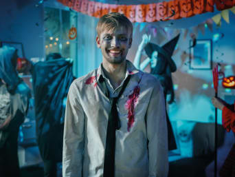 Quick and easy to make Halloween costumes: a last-minute zombie Halloween costume. Quick and easy to make Halloween costumes: a last-minute zombie Halloween costume.