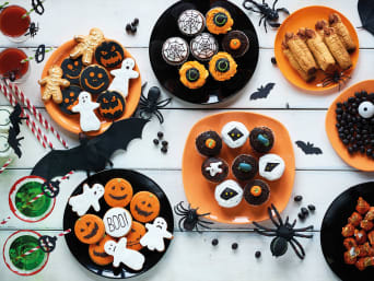 Halloween food ideas for sweet and savoury Halloween recipes. Halloween food ideas for sweet and savoury Halloween recipes.