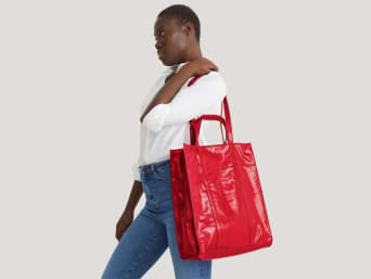 Types of bags: a shopper is the perfect handbag for shopping and everyday use. Types of bags: a shopper is the perfect handbag for shopping and everyday use.
