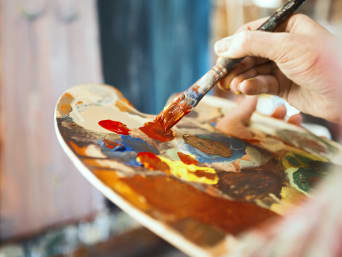 Hobby finden: Nahaufnahme einer Mischpalette. Hobby finden: Nahaufnahme einer Mischpalette.