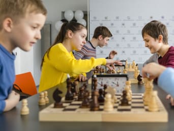 Schach Kinder – Kinder bei einer Trainingsstunde im Schachverein.  Schach Kinder – Kinder bei einer Trainingsstunde im Schachverein.