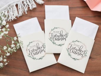 Gastgeschenke Hochzeit selber machen – Taschentücher als Deko zur Hochzeit.