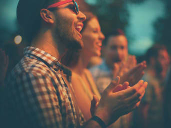 Games for weddings: wedding guests applauding and having a good time. Games for weddings: wedding guests applauding and having a good time.