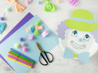Carnavalsknutselen met kinderen: creatieve carnavalsversieringen. Carnavalsknutselen met kinderen: creatieve carnavalsversieringen.
