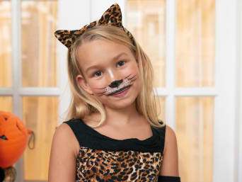 Maak je eigen kinderkostuum: snel kattenkostuum voor kinderen. Maak je eigen kinderkostuum: snel kattenkostuum voor kinderen.
