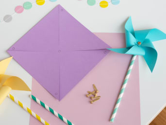 Kindergeburtstag Deko-Idee: Buntes Windrad für die Tischdeko. Kindergeburtstag Deko-Idee: Buntes Windrad für die Tischdeko.