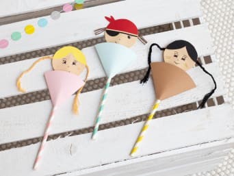 Kindergeburtstag Einladungen selber basteln: Bunte Figuren. Kindergeburtstag Einladungen selber basteln: Bunte Figuren.
