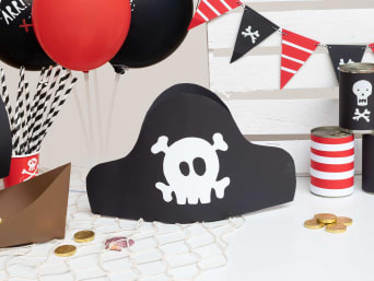 Verkleden voor piratenfeestje: zelfgemaakte piratendecoratie. Verkleden voor piratenfeestje: zelfgemaakte piratendecoratie.