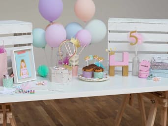 Prinzessinnen Geburtstag: Niedliche Tischdeko in Pastellfarben, Glitzer und Gold. Prinzessinnen Geburtstag: Niedliche Tischdeko in Pastellfarben, Glitzer und Gold.
