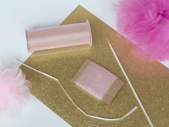Prinzessin Geburtstag Deko: Bastelanleitung für den Tüll-Pompon. Prinzessin Geburtstag Deko: Bastelanleitung für den Tüll-Pompon.