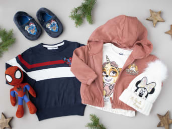 Christmas present ideas for children – clothes make a great gift for children at Christmas. Christmas present ideas for children – clothes make a great gift for children at Christmas.