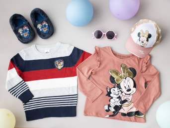 Geschenke für Kleinkinder: Kleidungsstücke und Accessoires von Minnie Maus und Paw Patrol. Geschenke für Kleinkinder: Kleidungsstücke und Accessoires von Minnie Maus und Paw Patrol.