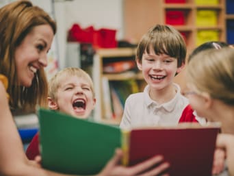 Spiele zum Lesen lernen: Kinder haben Freude am Lesen. Spiele zum Lesen lernen: Kinder haben Freude am Lesen.