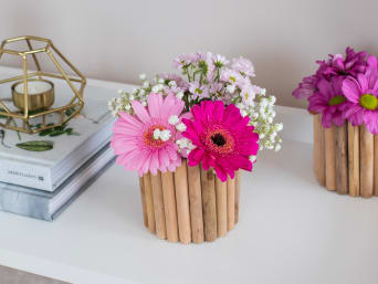 Craft ideas Mother's Day - Homemade vase with flowers. Craft ideas Mother's Day - Homemade vase with flowers.