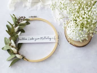 Make a Mother's Day gift - flower wreath with a Mother's Day greeting. Make a Mother's Day gift - flower wreath with a Mother's Day greeting.