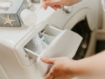 Milieuvriendelijk wassen met gedoseerd wasmiddel. Milieuvriendelijk wassen met gedoseerd wasmiddel.
