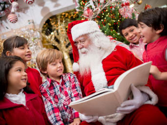 Nikolaus-Geschichte: Nikolaus liest Kindern vor. Nikolaus-Geschichte: Nikolaus liest Kindern vor.