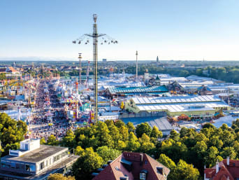 Das Münchner Oktoberfest – Touristenattraktion und weltgrößtes Volksfest. Das Münchner Oktoberfest – Touristenattraktion und weltgrößtes Volksfest.