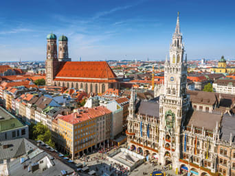 Städtereise München: Blick auf den Marienplatz, das Neue Rathaus und die Frauenkirche. Städtereise München: Blick auf den Marienplatz, das Neue Rathaus und die Frauenkirche.