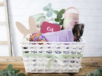Ostergeschenke für Erwachsene: Oster-Geschenkkorb. Ostergeschenke für Erwachsene: Oster-Geschenkkorb.