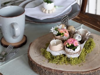 Ostertisch dekorieren: das frühlingshafte Centerpiece ist das Herzstück der Oster-Tischdeko.