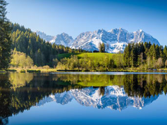 Tirol Sehenswürdigkeiten: Blick auf einen See mit dem Wilden Kaiser im Hintergrund. Tirol Sehenswürdigkeiten: Blick auf einen See mit dem Wilden Kaiser im Hintergrund.