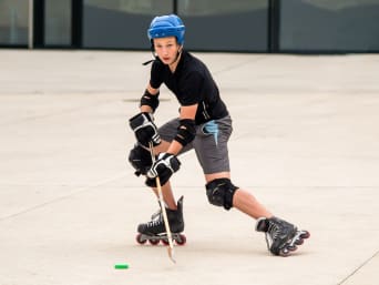 Inlinehockey – Spieler beim Inlinehockey-Training. Inlinehockey – Spieler beim Inlinehockey-Training.