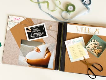 Pregnancy diary: keeping a diary full of photos and memories of your pregnancy. Pregnancy diary: keeping a diary full of photos and memories of your pregnancy.