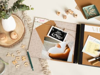 Pregnancy scrapbook: add a theme page to record pregnancy memories and special milestones. Pregnancy scrapbook: add a theme page to record pregnancy memories and special milestones.