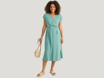 Styles for pregnancy that are stylish: a pregnant woman in an airy shirt dress. Styles for pregnancy that are stylish: a pregnant woman in an airy shirt dress.